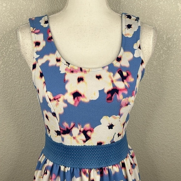 Three Hearts Blue & Pink Floral Summer Dress Size Medium - Picture 2 of 5